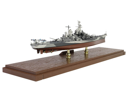 USS Missouri (BB-63) Iowa-class Battleship "Battle of Okinawa" (1945) United States Navy (Full Hull Edition) "Battleship" Series 1/700 Diecast Model
