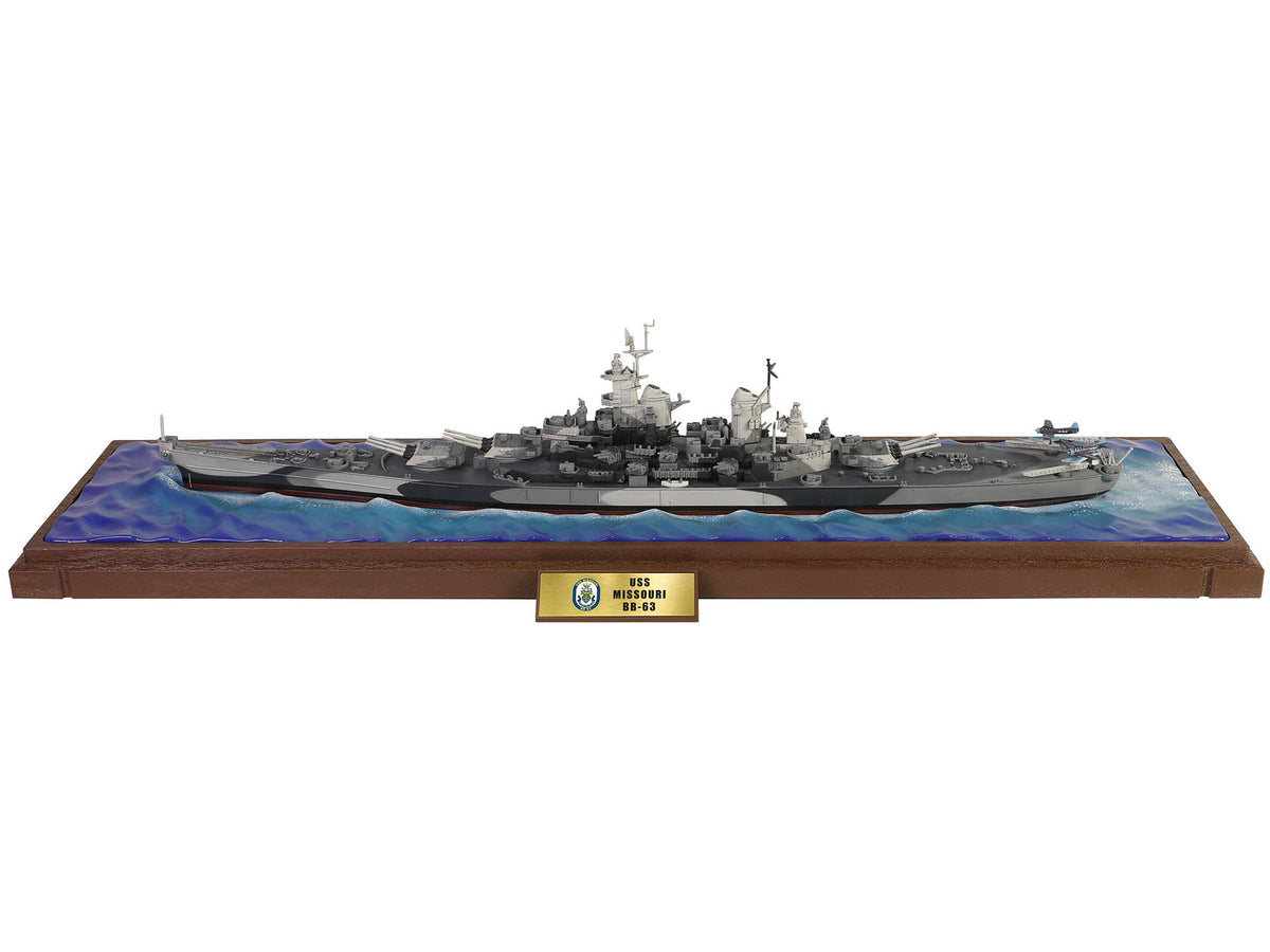 USS Missouri (BB-63) Iowa-class Battleship "Battle of Okinawa" (1945) United States Navy (Waterline Edition) "Battleship" Series 1/700 Diecast Model