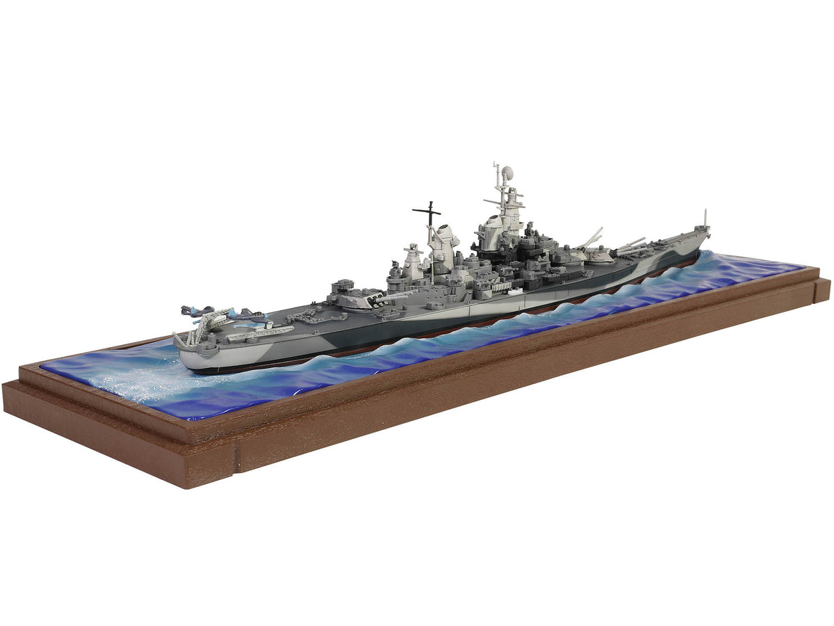 USS Missouri (BB-63) Iowa-class Battleship "Battle of Okinawa" (1945) United States Navy (Waterline Edition) "Battleship" Series 1/700 Diecast Model