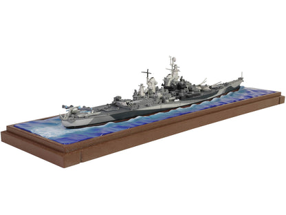 USS Missouri (BB-63) Iowa-class Battleship "Battle of Okinawa" (1945) United States Navy (Waterline Edition) "Battleship" Series 1/700 Diecast Model