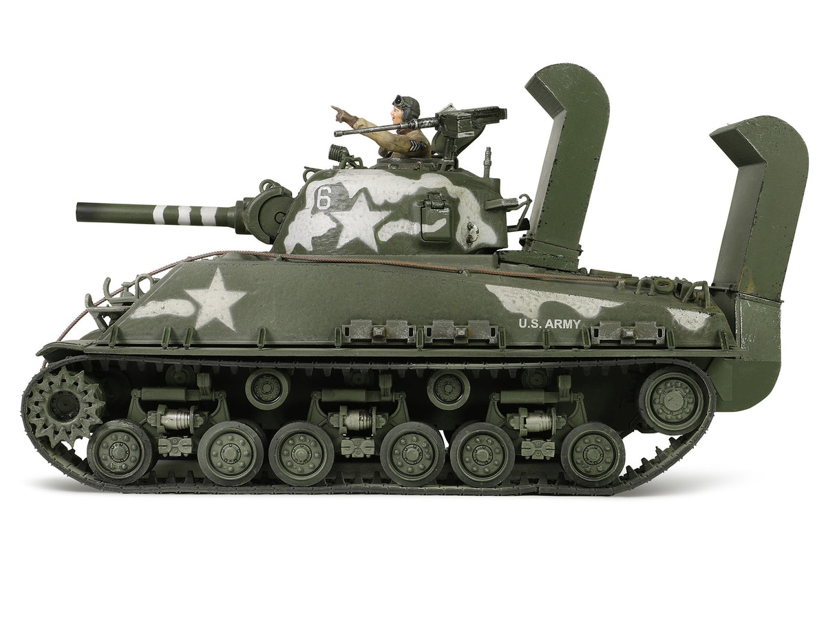 Sherman M4 (105) Howitzer Medium Tank "US Army 711th Tank Battalion Okinawa" (1945) "Engine Plus" Series 1/32 Diecast Model