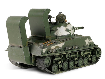 Sherman M4 (105) Howitzer Medium Tank "US Army 711th Tank Battalion Okinawa" (1945) "Engine Plus" Series 1/32 Diecast Model