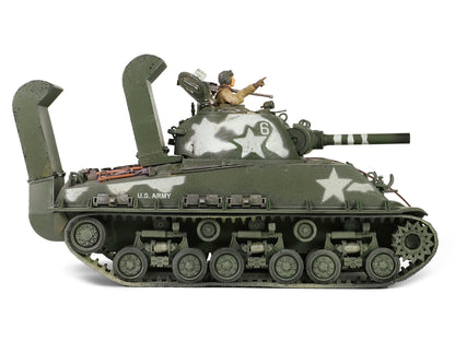 Sherman M4 (105) Howitzer Medium Tank "US Army 711th Tank Battalion Okinawa" (1945) "Engine Plus" Series 1/32 Diecast Model
