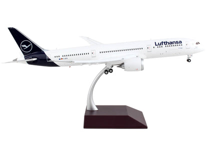 Boeing 787-9 Commercial Aircraft with Flaps Down "Lufthansa" White with Blue Tail "Gemini 200" Series 1/200 Diecast Model Airplane
