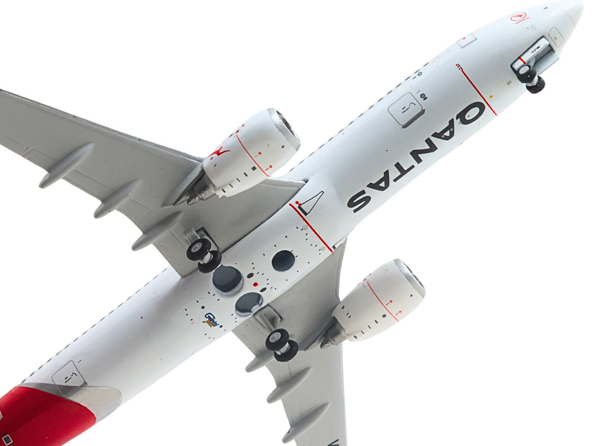 Boeing 737-800 Commercial Aircraft "Qantas Airways" (VH-VZW) White with Red Tail 1/400 Diecast Model Airplane