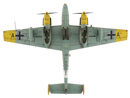 Messerschmitt BF 110E-2 Trop Fighter Aircraft "3U+AR 7./ZG26 Italy" (1941) German Luftwaffe "Air Power Series" 1/72 Diecast Model