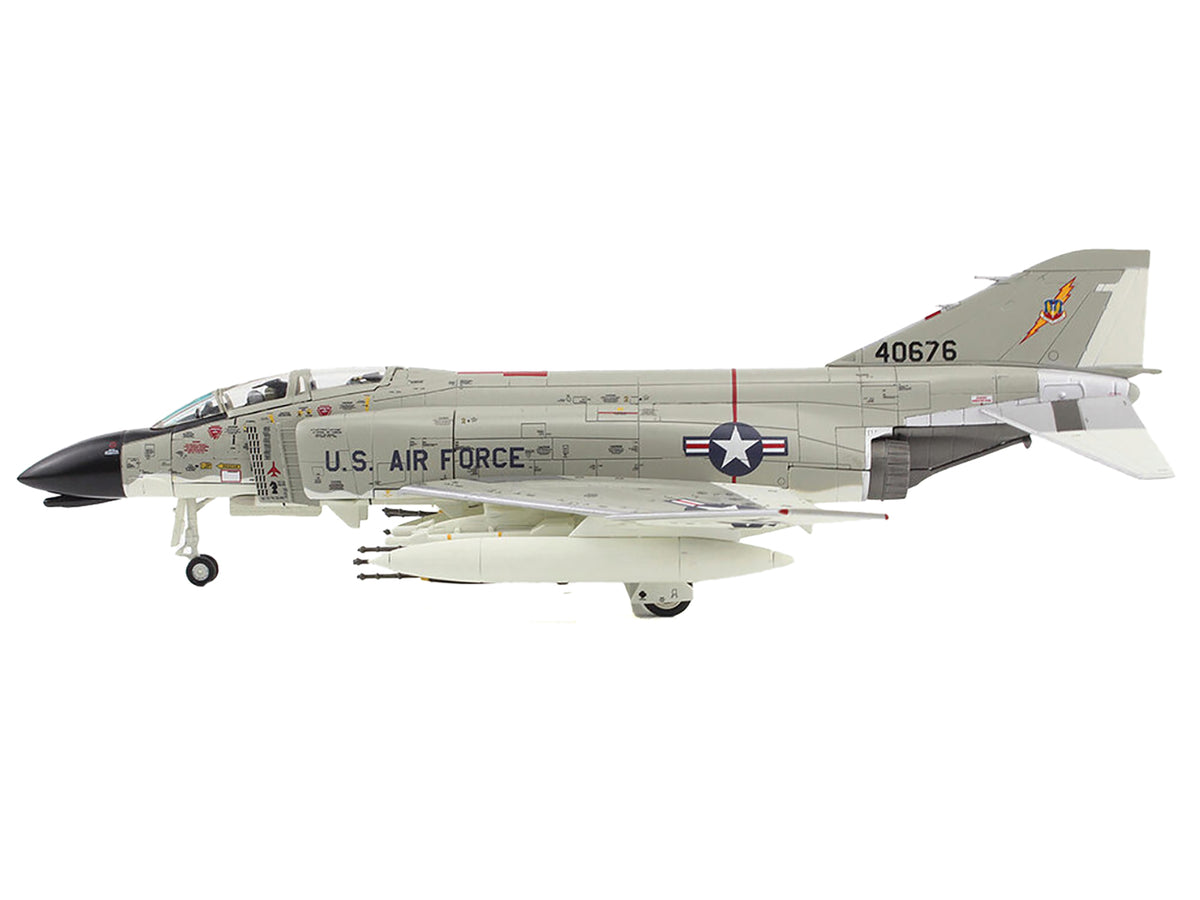 McDonnell Douglas F-4C Phantom II Fighter-Bomber Aircraft "45th TFS Ubon Thailand" (1965) United States Air Force "Air Power Series" 1/72 Diecast Model