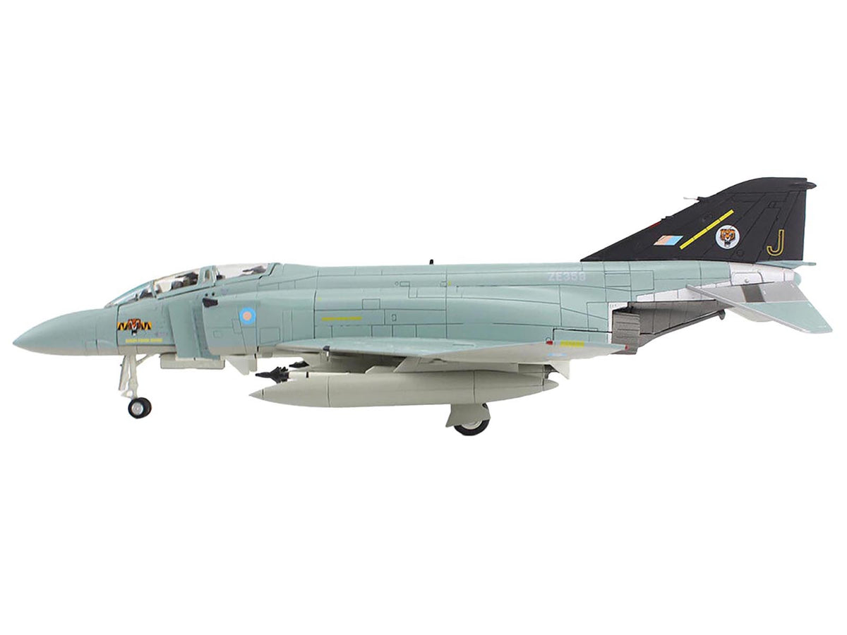 McDonnell Douglas F-4J(UK) Phantom II Fighter-Bomber Aircraft "ZE359 AF Wattisham England" British Royal Air Force "Air Power Series" 1/72 Diecast Model