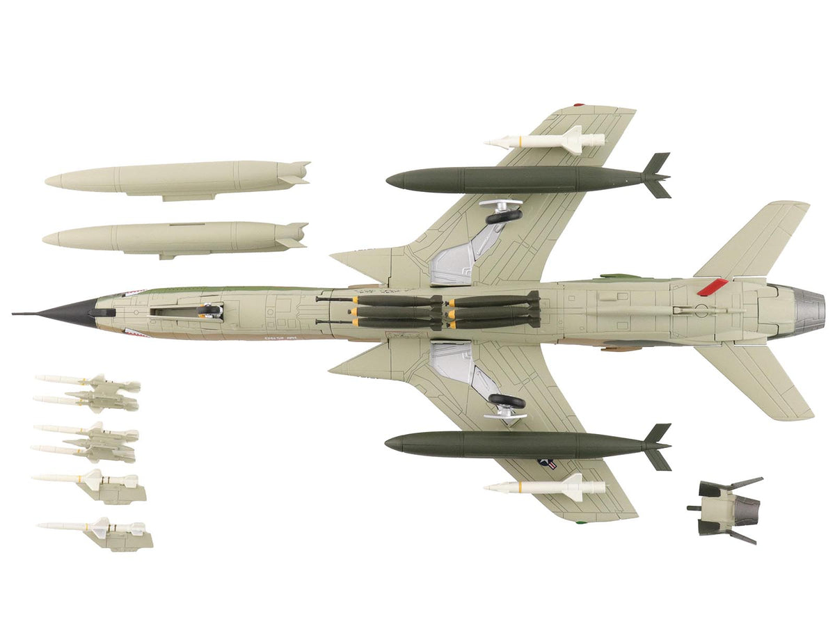 Republic F-105F Thunderchief Fighter-Bomber Aircraft "63-8299 Peach 91 128th Tactical Fighter Squadron Georgia ANG Dobbins Air Reserve Base" United States Air Force "Air Power Series" 1/72 Diecast Model