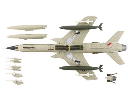 Republic F-105F Thunderchief Fighter-Bomber Aircraft "63-8299 Peach 91 128th Tactical Fighter Squadron Georgia ANG Dobbins Air Reserve Base" United States Air Force "Air Power Series" 1/72 Diecast Model