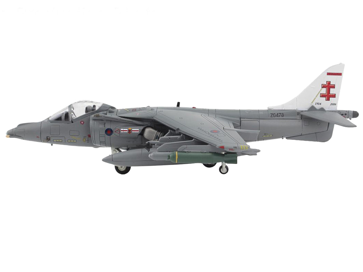 McDonnell Douglas AV-8B/British Harrier II GR.9A Aircraft "41 (R) Squadron RAF Coningsby Air Base" (2006) Royal Air Force "Air Power Series" 1/72 Diecast Model