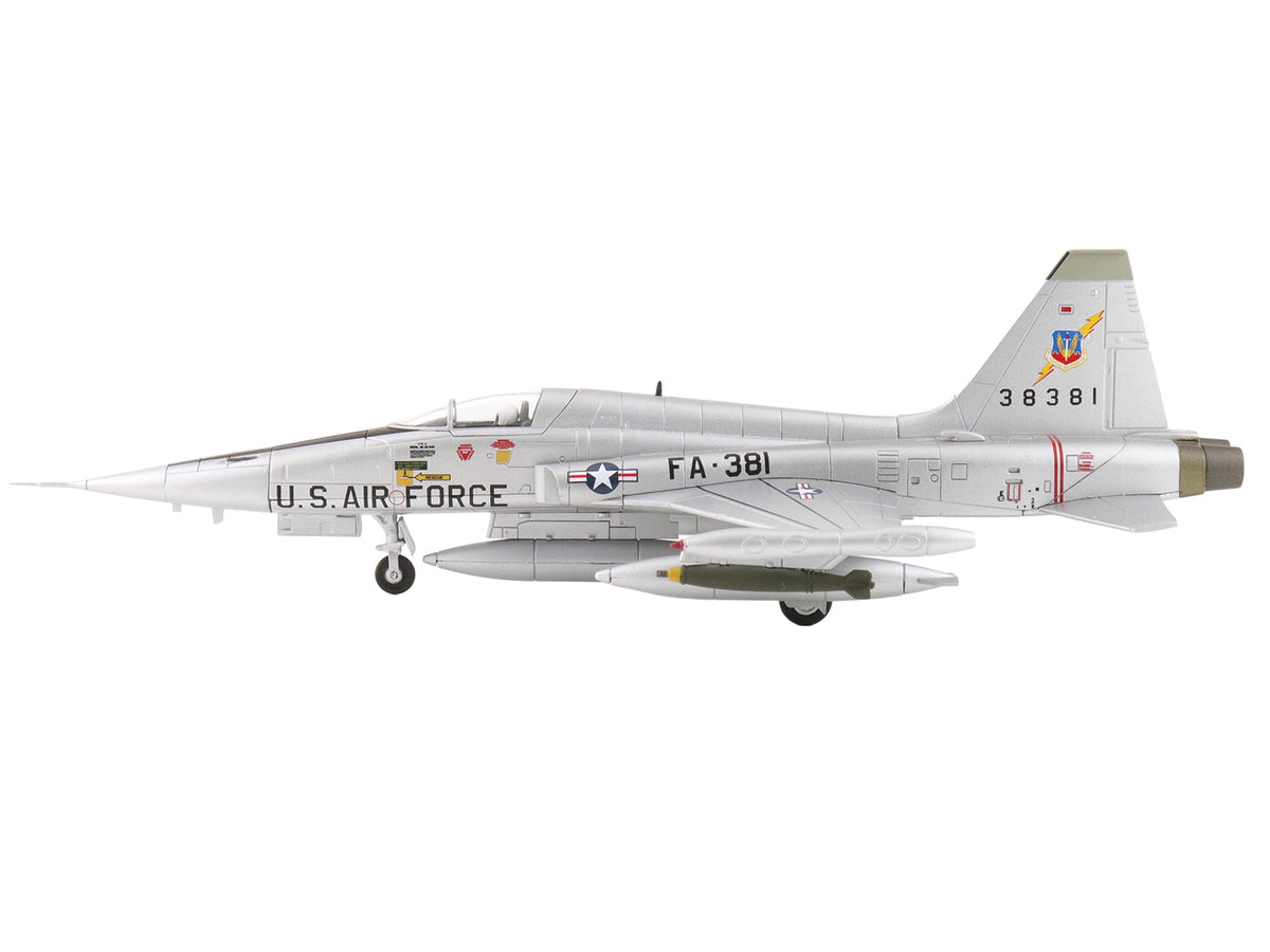 Northrop F-5A Freedom Fighter Aircraft "38381" (1960s) United States Air Force "Air Power Series" 1/72 Diecast Model