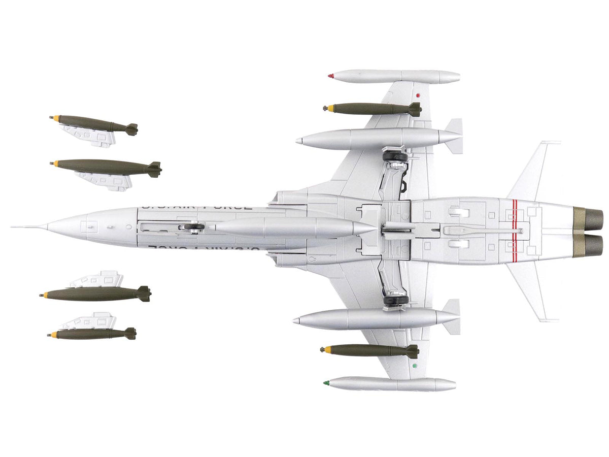 Northrop F-5A Freedom Fighter Aircraft "38381" (1960s) United States Air Force "Air Power Series" 1/72 Diecast Model