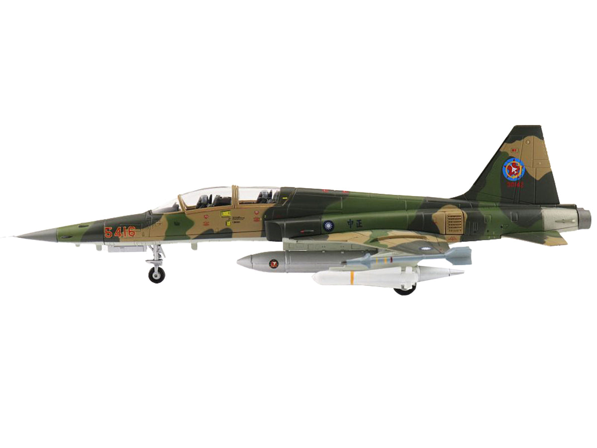 Northrop F-5F Tiger II Aircraft "46th Aggressor Squadron 7th Flight Training Wing" Republic of China Air Force "Air Power Series" 1/72 Diecast Model