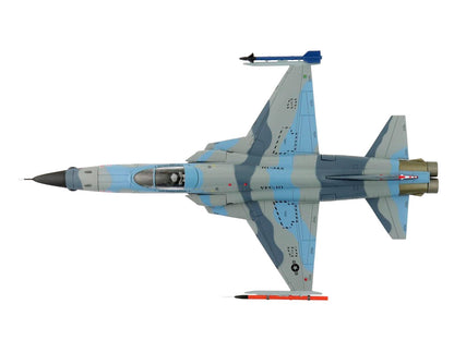 Northrop F-5N Tiger II Aircraft "Red 117 761533 Adversary Fighter VFC-111 Sundowners" (2017) United States Navy "Air Power Series" 1/72 Diecast Model