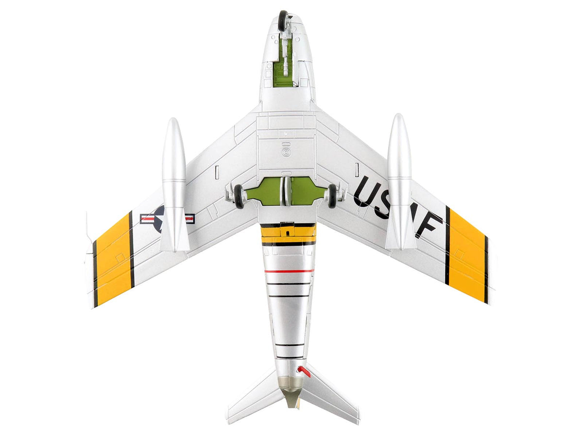 North American F-86E Sabre Fighter Aircraft "51-2752 Colonel George Andrew Davis Jr. 4th FIG 334th FIS" (1952) United States Air Force "Air Power Series" 1/72 Diecast Model