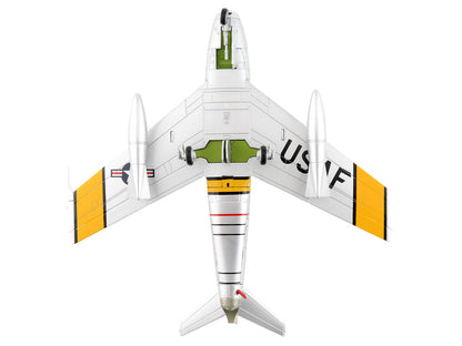 North American F-86E Sabre Fighter Aircraft "51-2752 Colonel George Andrew Davis Jr. 4th FIG 334th FIS" (1952) United States Air Force "Air Power Series" 1/72 Diecast Model