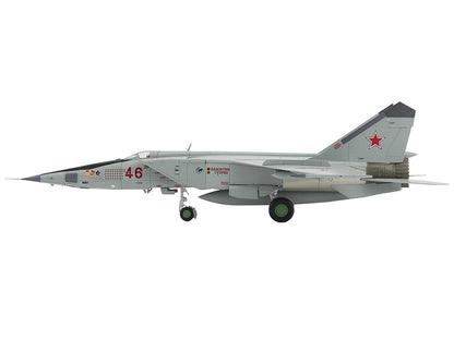 Mikoyan-Gurevich MiG-25RBT Aircraft "Red 46 47th Guards Reconnaissance Aviation Regiment 2nd Squadron" (2001) Russian Air Force "Air Power Series" 1/72 Diecast Model