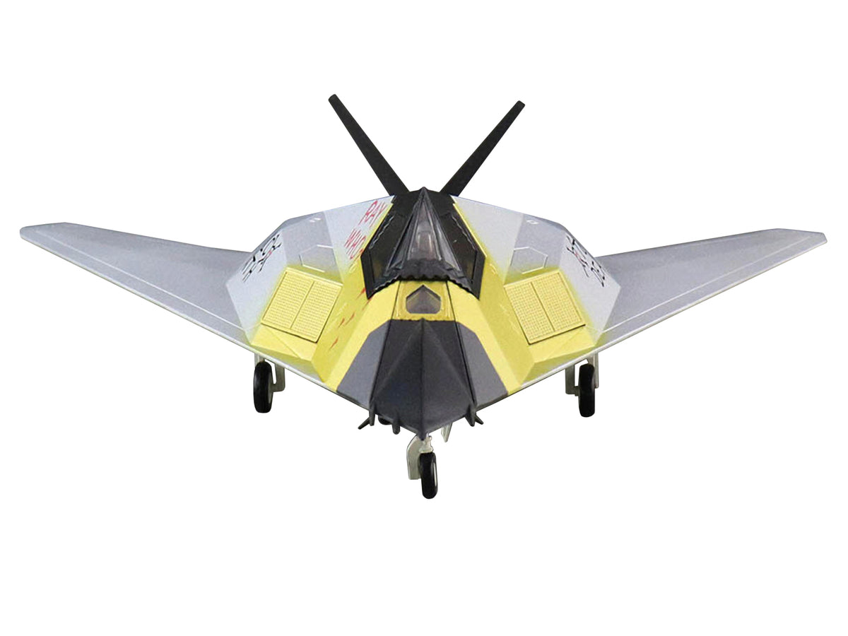 Lockheed F-117A Nighthawk Stealth Aircraft "Toxic Death" (1991) "Air Power Series" 1/72 Diecast Model