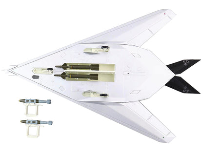 Lockheed F-117A Nighthawk Stealth Aircraft "Toxic Death" (1991) "Air Power Series" 1/72 Diecast Model