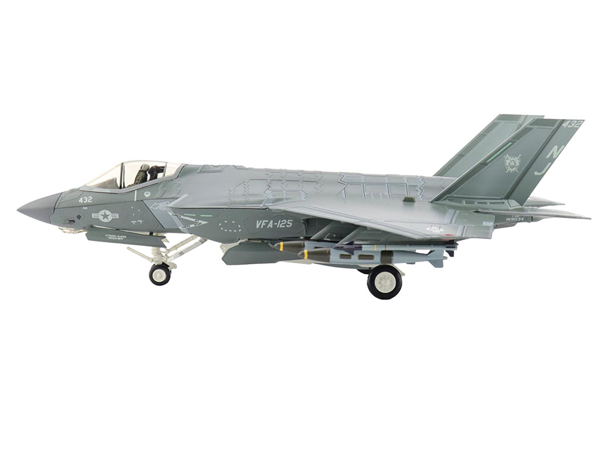 Lockheed F-35C Lightning II Aircraft "169034 VFA-125 Rough Raiders" (2022) United States Navy "Air Power Series" 1/72 Diecast Model