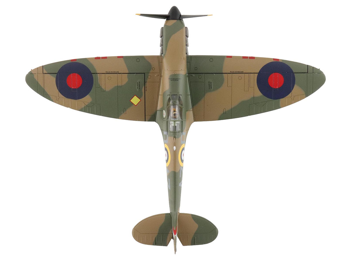 Supermarine Spitfire Mk.1a Fighter Aircraft "X4009 Flight Lieutenant P.C. Hughes" (1940) British Royal Air Force "Air Power Series" 1/48 Diecast Model