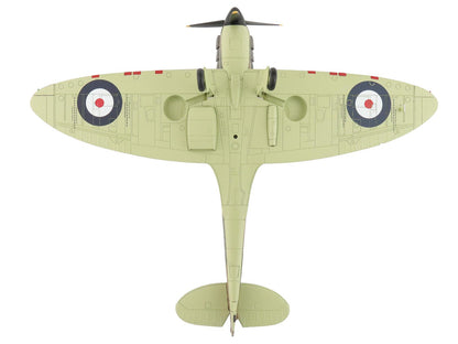 Supermarine Spitfire Mk.1a Fighter Aircraft "X4009 Flight Lieutenant P.C. Hughes" (1940) British Royal Air Force "Air Power Series" 1/48 Diecast Model