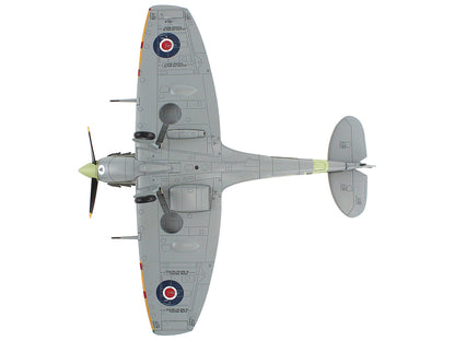 Supermarine Spitfire Mk Vb Fighter Aircraft "EN921 Flying Officer Jack Sheppard No. 401 Squadron" (1943) Royal Canadian Air Force "Air Power Series" 1/48 Diecast Model