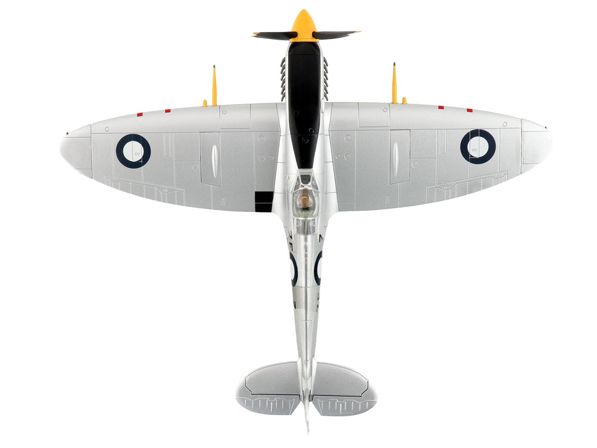 Supermarine Spitfire Mk VIII Fighter Aircraft "A53-379 Flight Lieutenant David Glaser No. 549 Squadron Strauss Airstrip" (1944) Royal Australian Air Force "Air Power Series" 1/48 Diecast Model