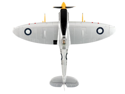 Supermarine Spitfire Mk VIII Fighter Aircraft "A53-379 Flight Lieutenant David Glaser No. 549 Squadron Strauss Airstrip" (1944) Royal Australian Air Force "Air Power Series" 1/48 Diecast Model