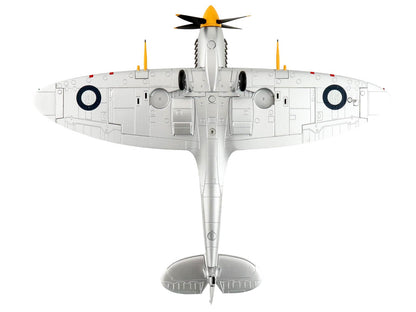 Supermarine Spitfire Mk VIII Fighter Aircraft "A53-379 Flight Lieutenant David Glaser No. 549 Squadron Strauss Airstrip" (1944) Royal Australian Air Force "Air Power Series" 1/48 Diecast Model
