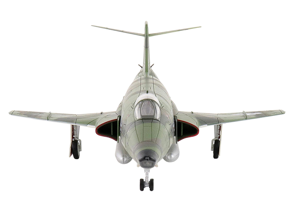McDonnell RF-101A Voodoo Fighter Aircraft "54-1512 363rd Tactical Reconnaissance Wing Udorn Royal Thai Air Force Base" (1965) United States Air Force "Air Power Series" 1/72 Diecast Model