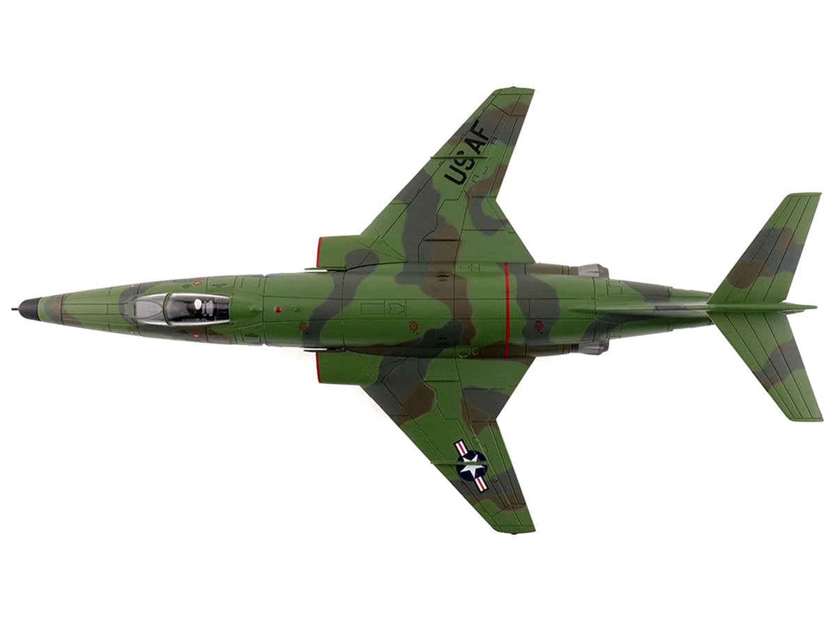 McDonnell RF-101A Voodoo Fighter Aircraft "54-1512 363rd Tactical Reconnaissance Wing Udorn Royal Thai Air Force Base" (1965) United States Air Force "Air Power Series" 1/72 Diecast Model