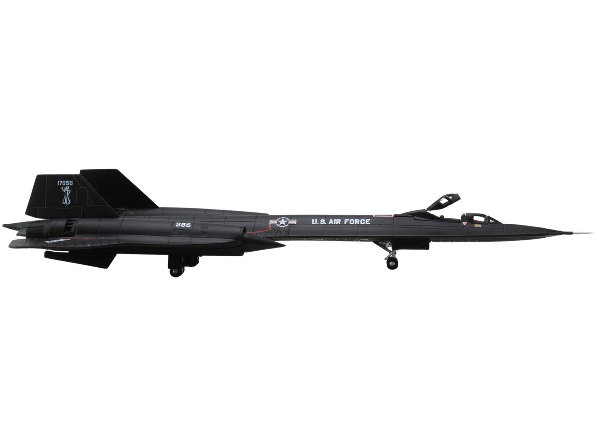 Lockheed SR-71B Blackbird Stealth Aircraft "9th Strategic Reconnaissance Wing Beale Air Base Gumby" United States Air Force 1/200 Diecast Model Airplane