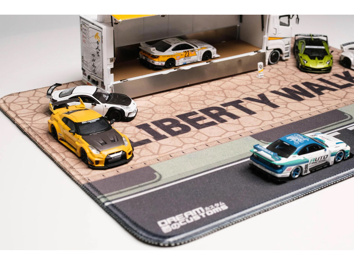 Desktop Display Mat "Liberty Walk"