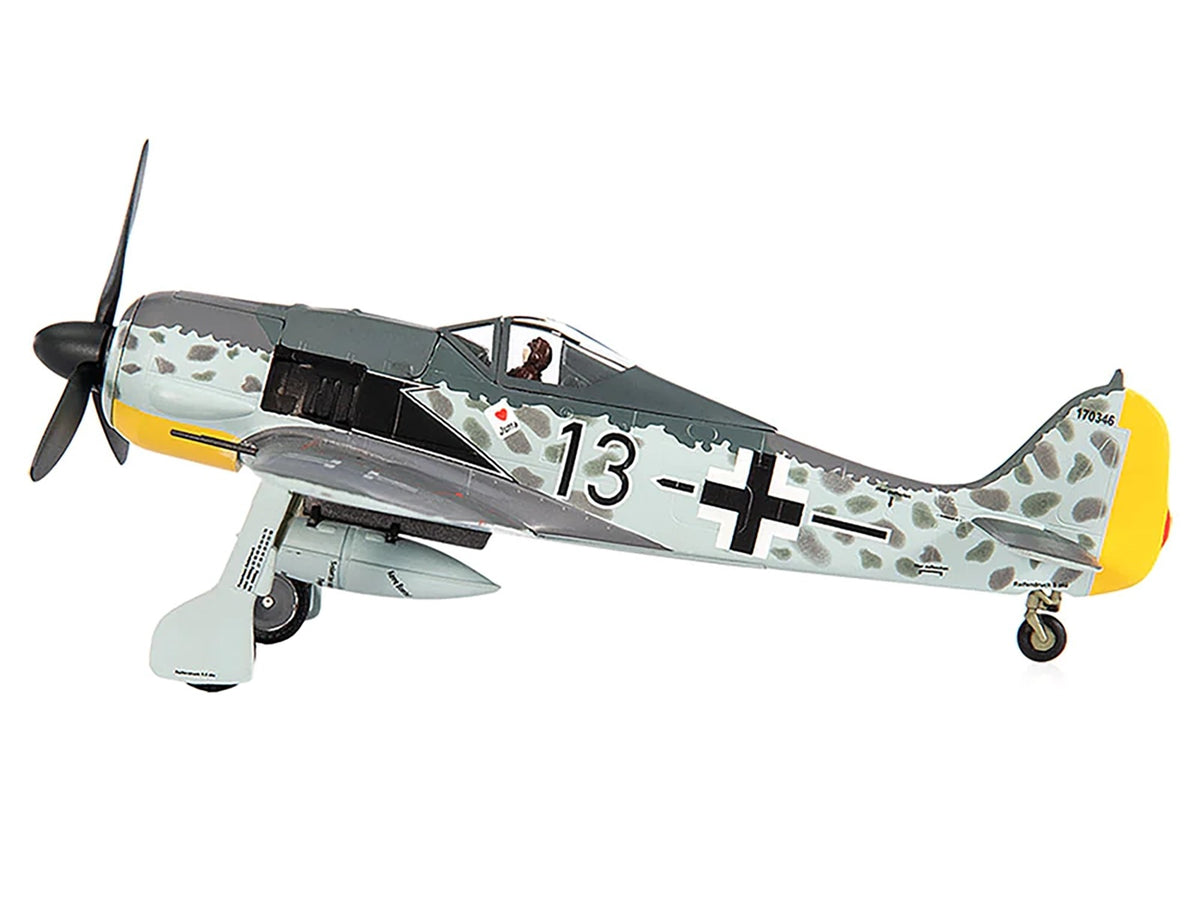 Focke-Wulf Fw 190A-8 Fighter Aircraft "JG 26 Schlageter France" (1945) German Luftwaffe 1/72 Diecast Model