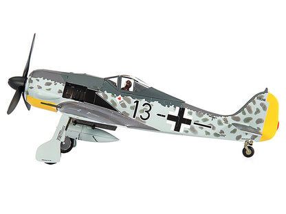 Focke-Wulf Fw 190A-8 Fighter Aircraft "JG 26 Schlageter France" (1945) German Luftwaffe 1/72 Diecast Model