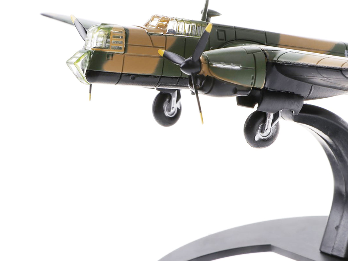 Armstrong Whitworth Whitley Mk.V Bomber Aircraft "No. 102 Squadron RAF Driffield" Royal Air Force (1940) "Planes of World War II" Series 1/144 Diecast Model Airplane