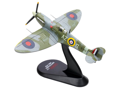 Supermarine Spitfire Mk Vb Fighter Aircraft "BL924 Pilot Officer Aksel Svendsen Danish Presentation Spitfire Valdemar Atterdag No. 234 Madras Presidency Squadron" (1942) Royal Air Force 1/72 Diecast Model