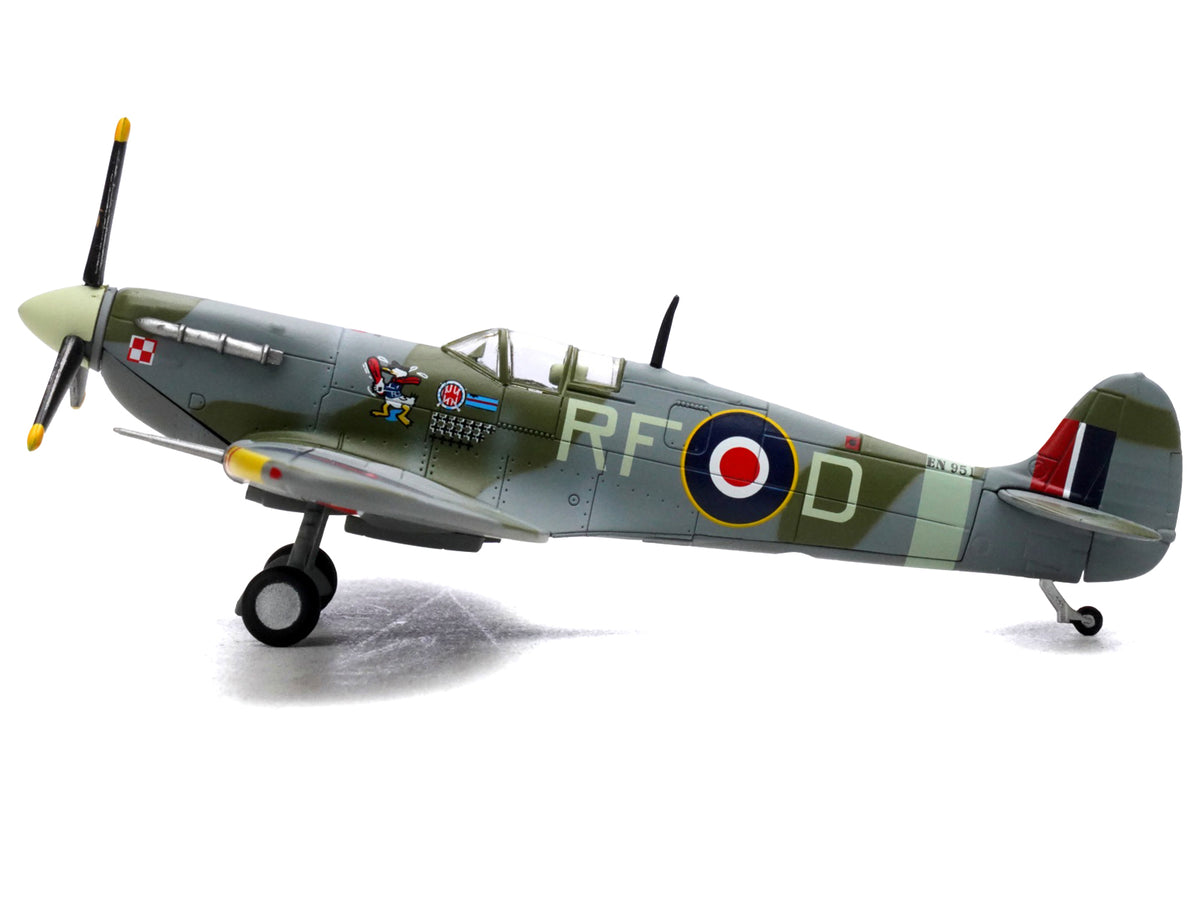 Supermarine Spitfire Mk Vb Fighter Aircraft "EN951 Ace Jan Zumbach No. 303 Polish Kosciuszko Squadron" (1943) Royal Air Force 1/72 Diecast Model