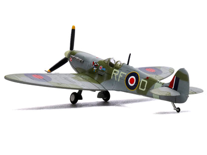Supermarine Spitfire Mk Vb Fighter Aircraft "EN951 Ace Jan Zumbach No. 303 Polish Kosciuszko Squadron" (1943) Royal Air Force 1/72 Diecast Model