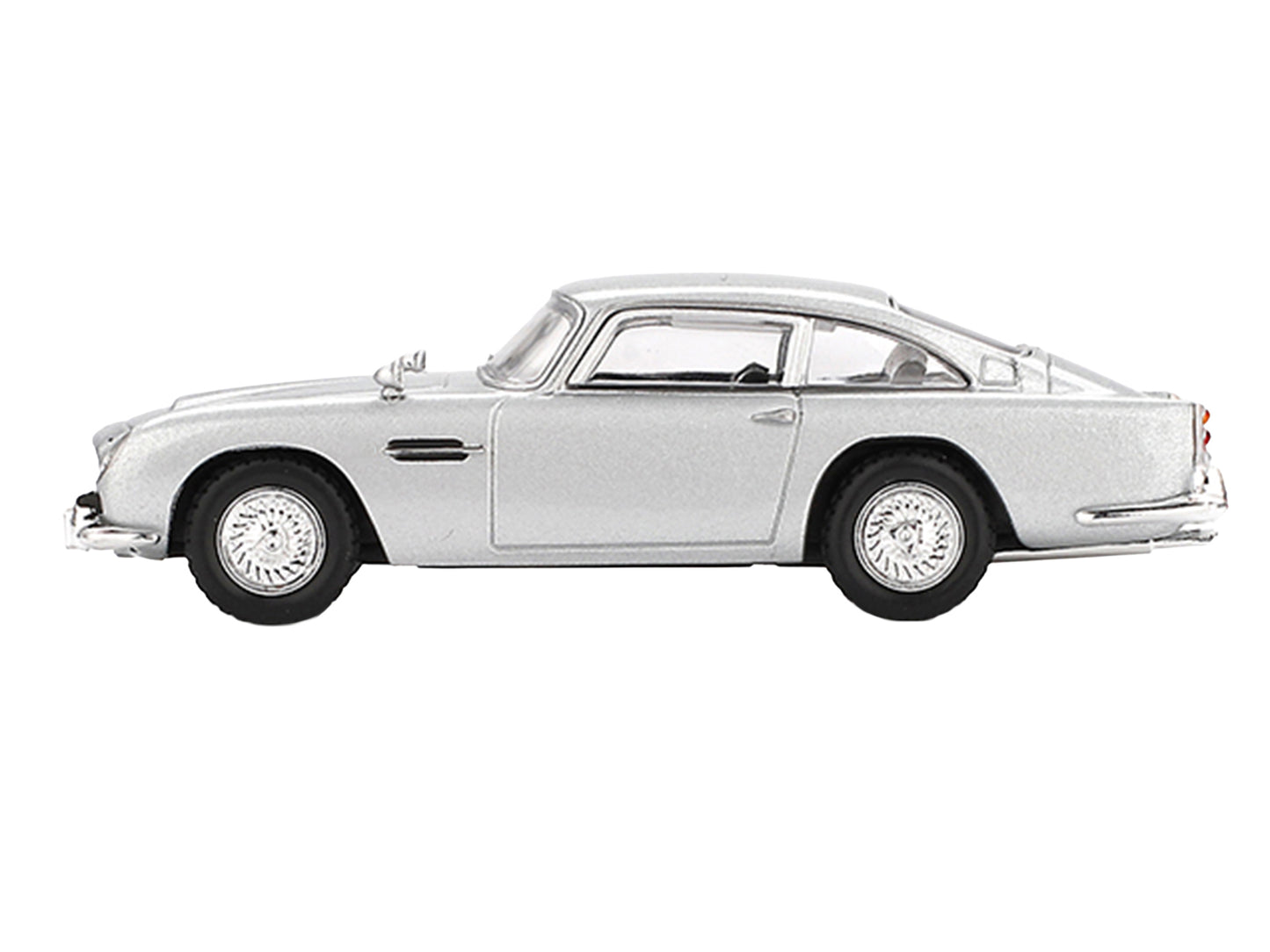 Aston Martin DB5 RHD (Right Hand Drive) Birch Silver Metallic (Damaged) 007 James Bond "Skyfall" (2012) Movie Limited Edition 1/64 Diecast Model Car