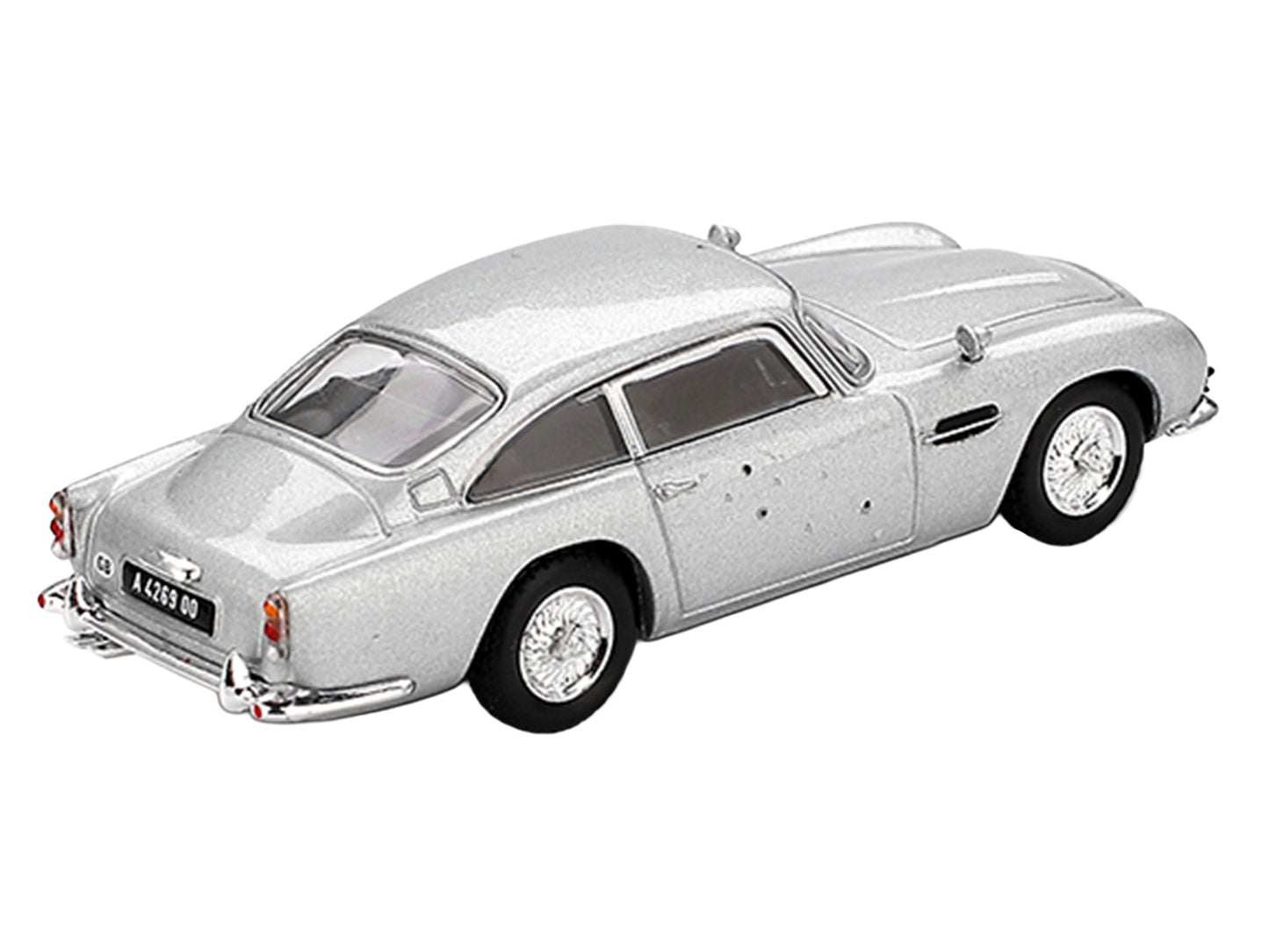 Aston Martin DB5 RHD (Right Hand Drive) Birch Silver Metallic (Damaged) 007 James Bond "Skyfall" (2012) Movie Limited Edition 1/64 Diecast Model Car