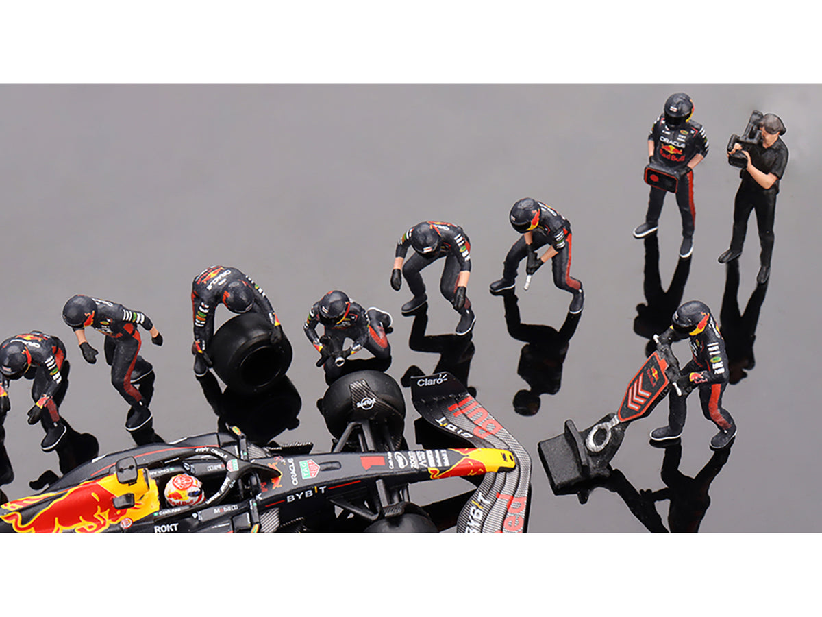 Red Bull RB19 #1 Max Verstappen Winner Formula One F1 "Japanese GP" (2023) with Red Bull Pit Crew Set of 21 pieces Limited Edition to 5000 pieces Worldwide 1/64 Diecast Model Car