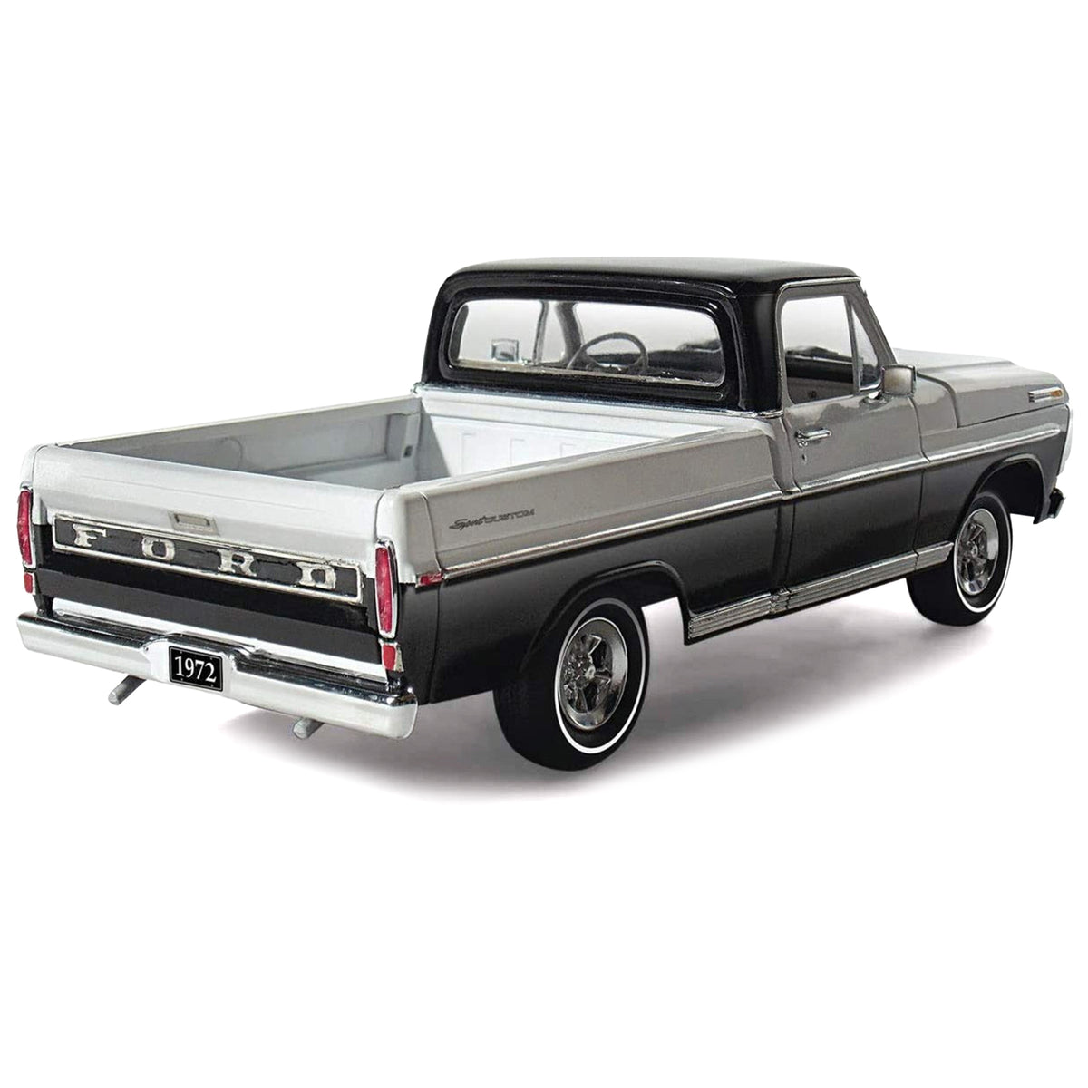 Skill 3 Model Kit 1972 Ford Sport Custom Pickup Truck 1/25 Scale Model
