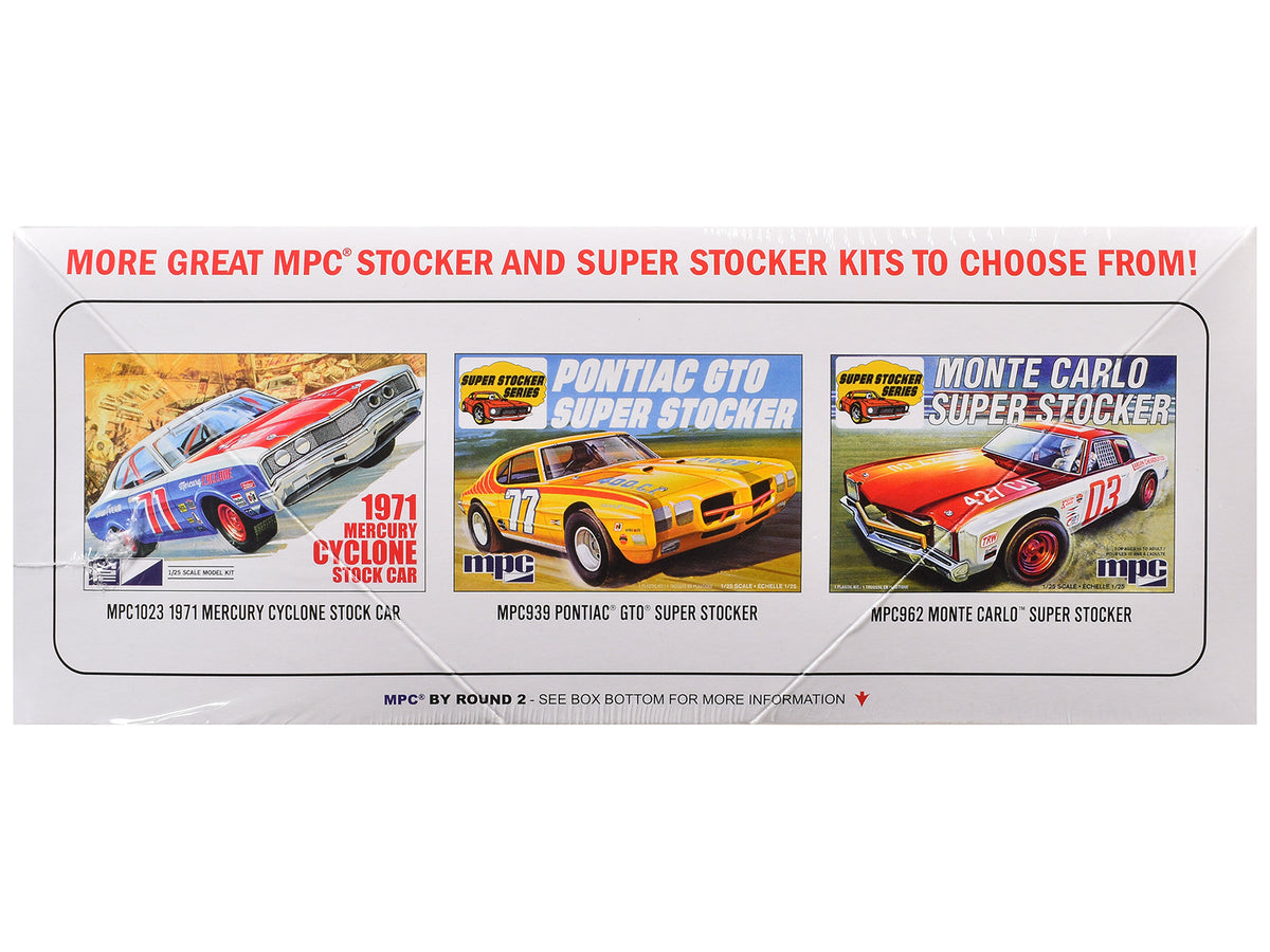 Skill 2 Model Kit 1972 Ford Torino Stock Car "Bobby Isaac" 1/25 Scale Model