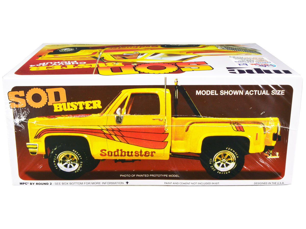Skill 2 Model Kit 1981 Chevrolet 4x4 Stepside Pickup Truck "Sod Buster" 1/25 Scale Model