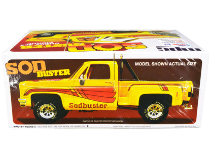 Skill 2 Model Kit 1981 Chevrolet 4x4 Stepside Pickup Truck "Sod Buster" 1/25 Scale Model