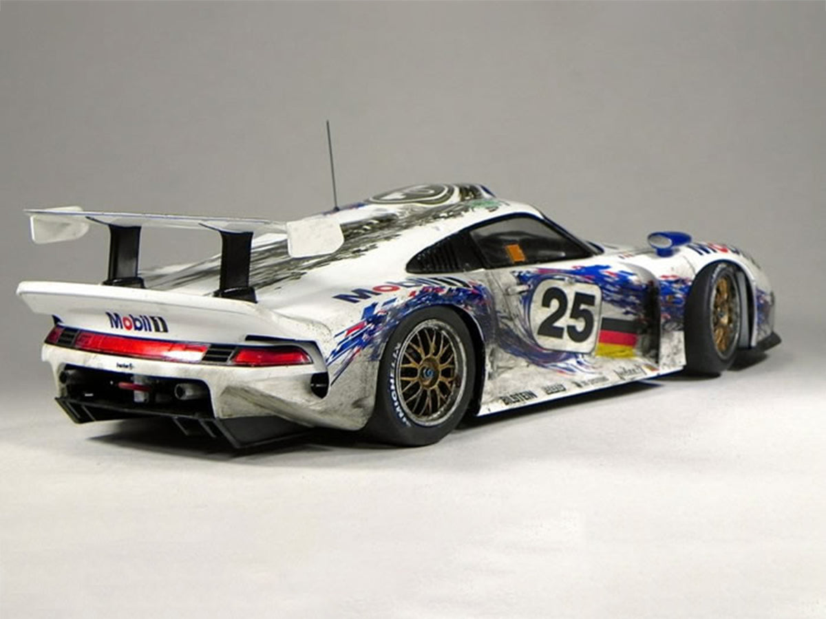 Model Kit Porsche 911 GT1 "24 Hours of Le Mans" (1996) 1/24 Scale Model