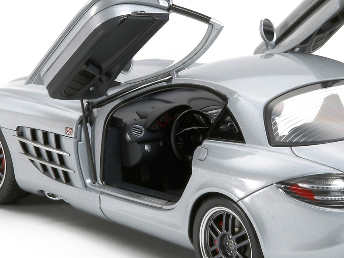 Model Kit Mercedes-Benz SLR McLaren 722 Edition 1/24 Scale Model